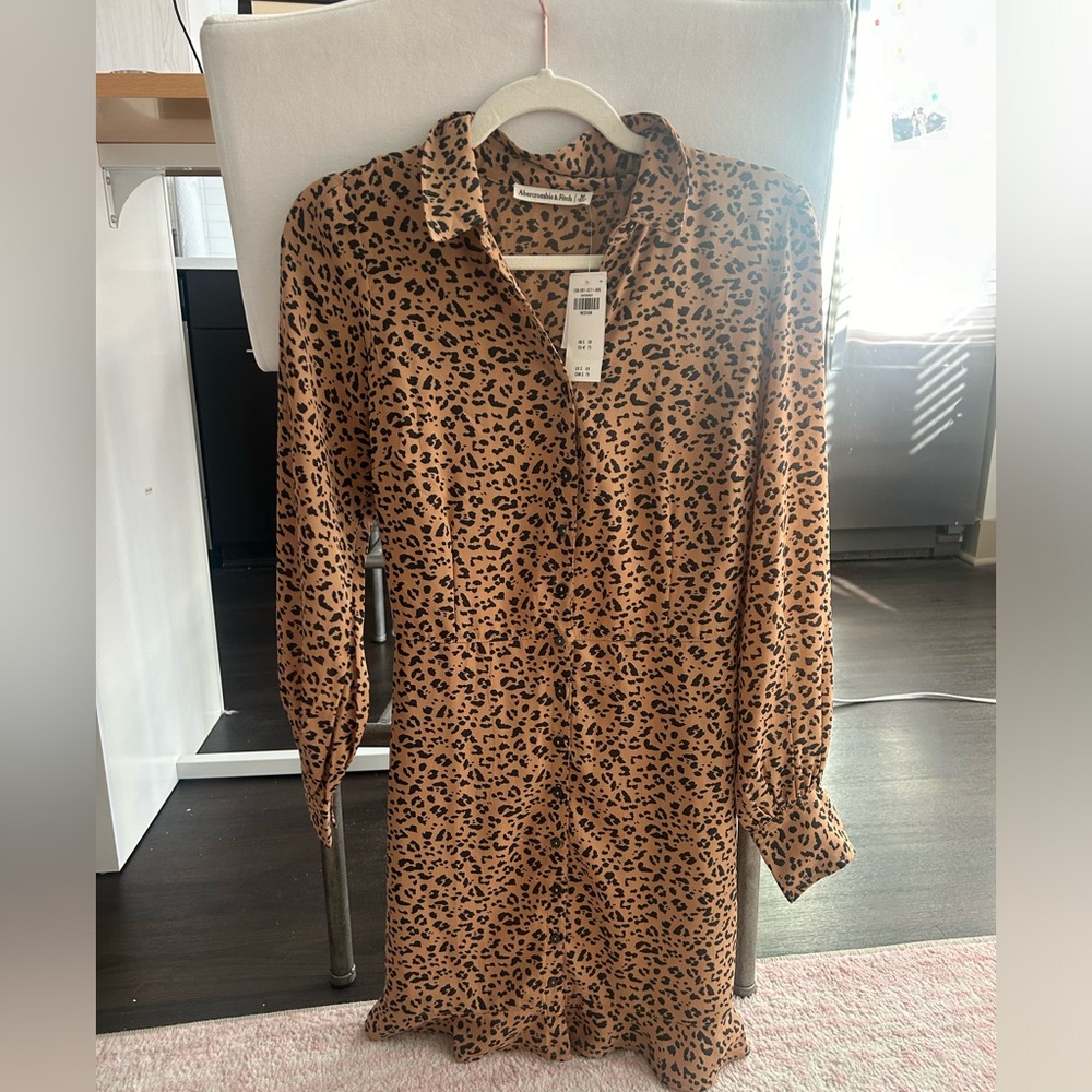 Abercrombie & Fitch Cheetah Print Midi Dress in Size Medium. Unworn